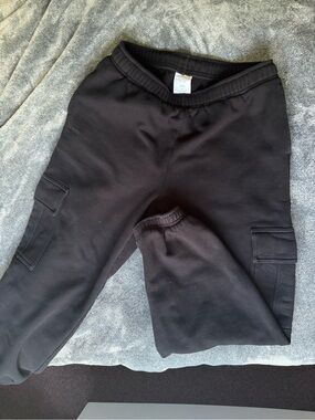 Aritzia Black Sweatfleece Cargo Sweatpants